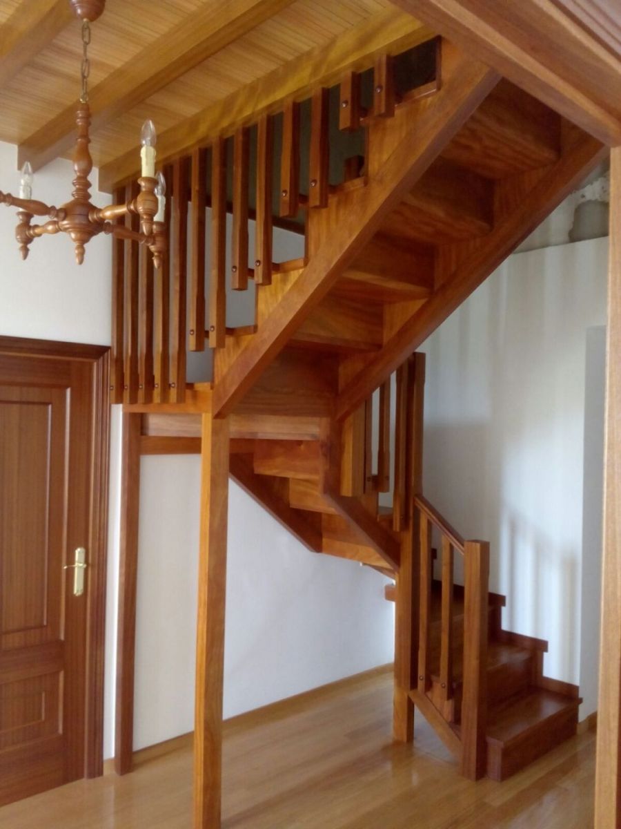 Escaleras: Servicios de Muame Escaleras: Servicios de Muame