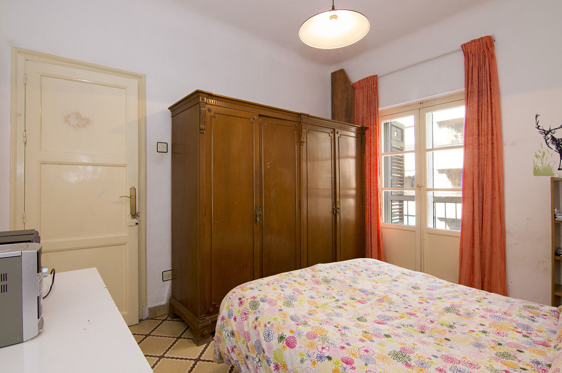 Piso de tres dormitorios haciendo esquina en calle Martinez de la Rosa, jun: Inmuebles de JP Inmobiliaria Piso de tres dormitorios haciendo esquina en calle Martinez de la Rosa, jun: Inmuebles de JP Inmobiliaria