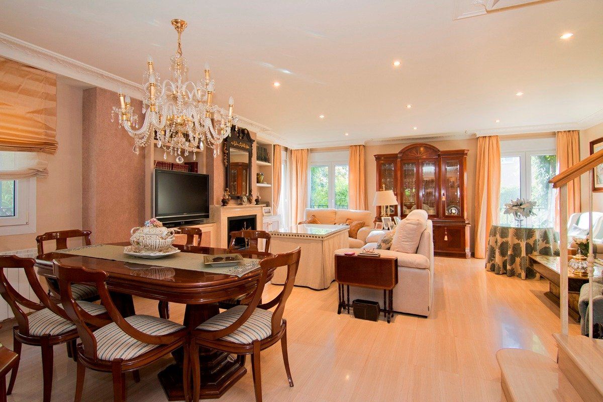 Serrallo. Pareada con poca antigüedad: Inmuebles de JP Inmobiliaria Serrallo. Pareada con poca antigüedad: Inmuebles de JP Inmobiliaria