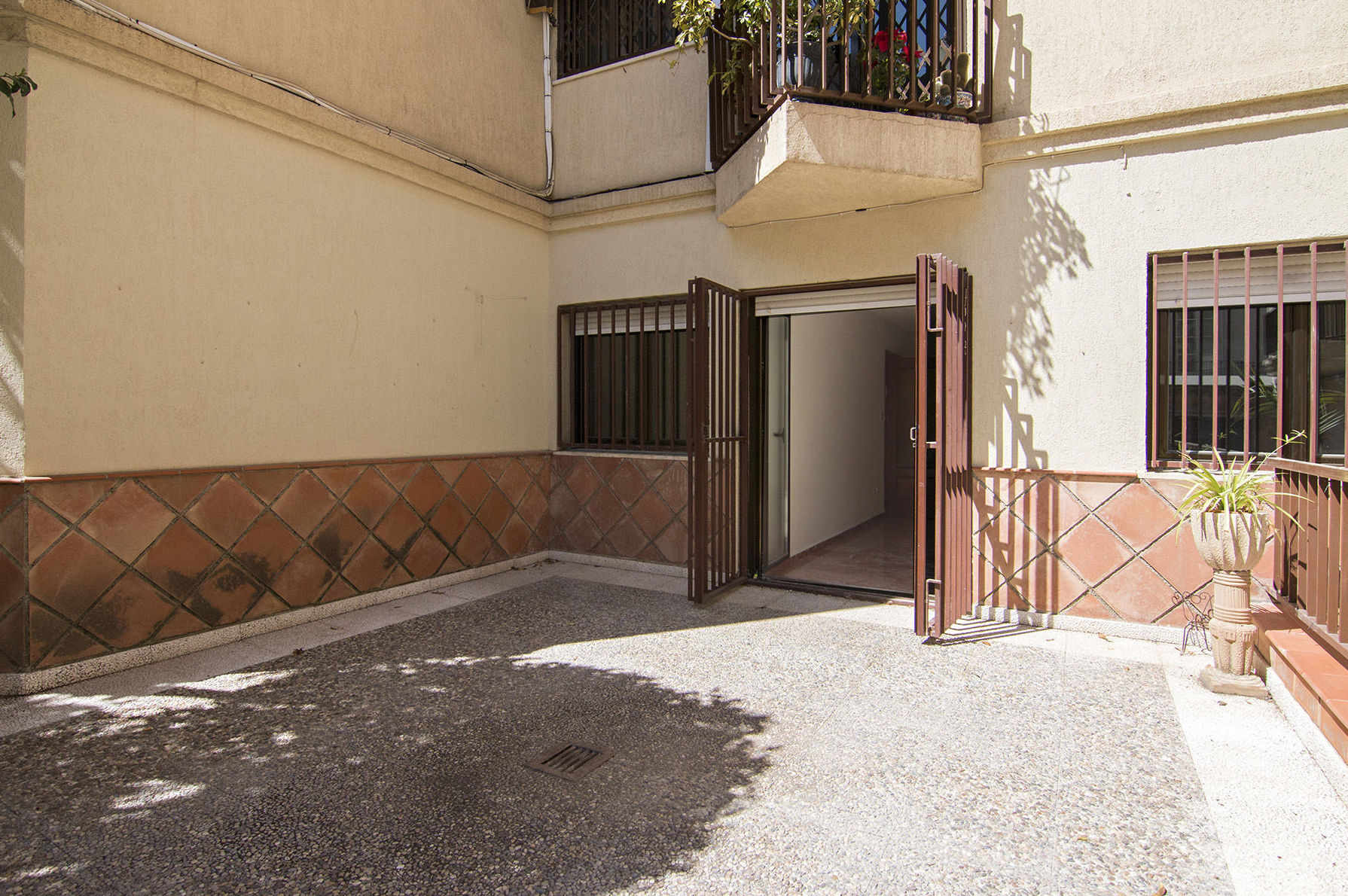 Pleno centro de Granada, calle Buensucceso. Piso con 4 dormitorios: Inmuebles de JP Inmobiliaria Pleno centro de Granada, calle Buensucceso. Piso con 4 dormitorios: Inmuebles de JP Inmobiliaria