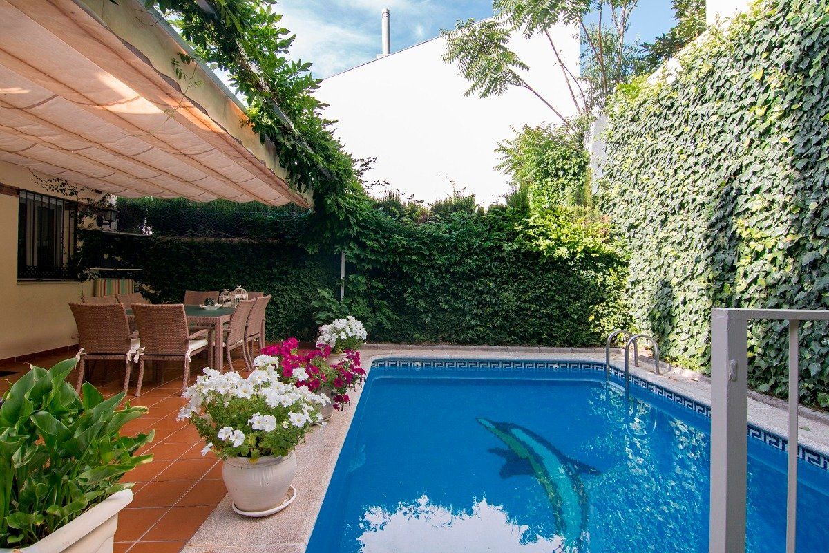 Serrallo. Pareada con poca antigüedad: Inmuebles de JP Inmobiliaria Serrallo. Pareada con poca antigüedad: Inmuebles de JP Inmobiliaria