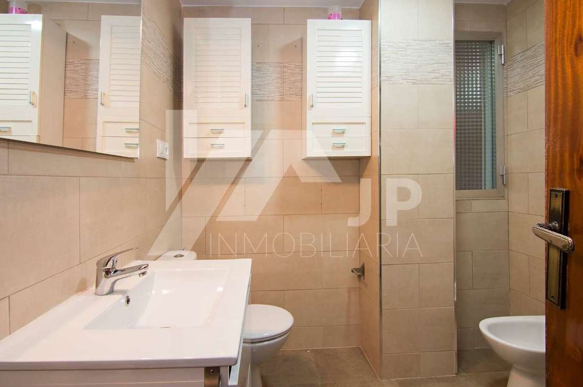 Piso en venta 3 dormitorios, 2 cuartos de baño. calefacción.Camino Ronda: Inmuebles de JP Inmobiliaria Piso en venta 3 dormitorios, 2 cuartos de baño. calefacción.Camino Ronda: Inmuebles de JP Inmobiliaria