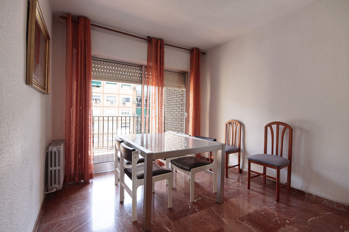 Alquiler Piso de 4 dormitorios, reformado, calefaccion para estudia: Inmuebles de JP Inmobiliaria Alquiler Piso de 4 dormitorios, reformado, calefaccion para estudia: Inmuebles de JP Inmobiliaria