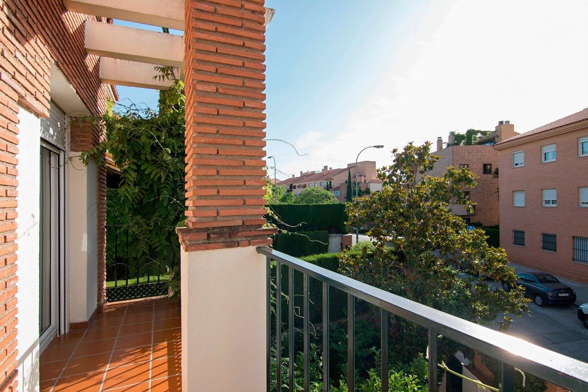 Serrallo. Pareada con poca antigüedad: Inmuebles de JP Inmobiliaria Serrallo. Pareada con poca antigüedad: Inmuebles de JP Inmobiliaria
