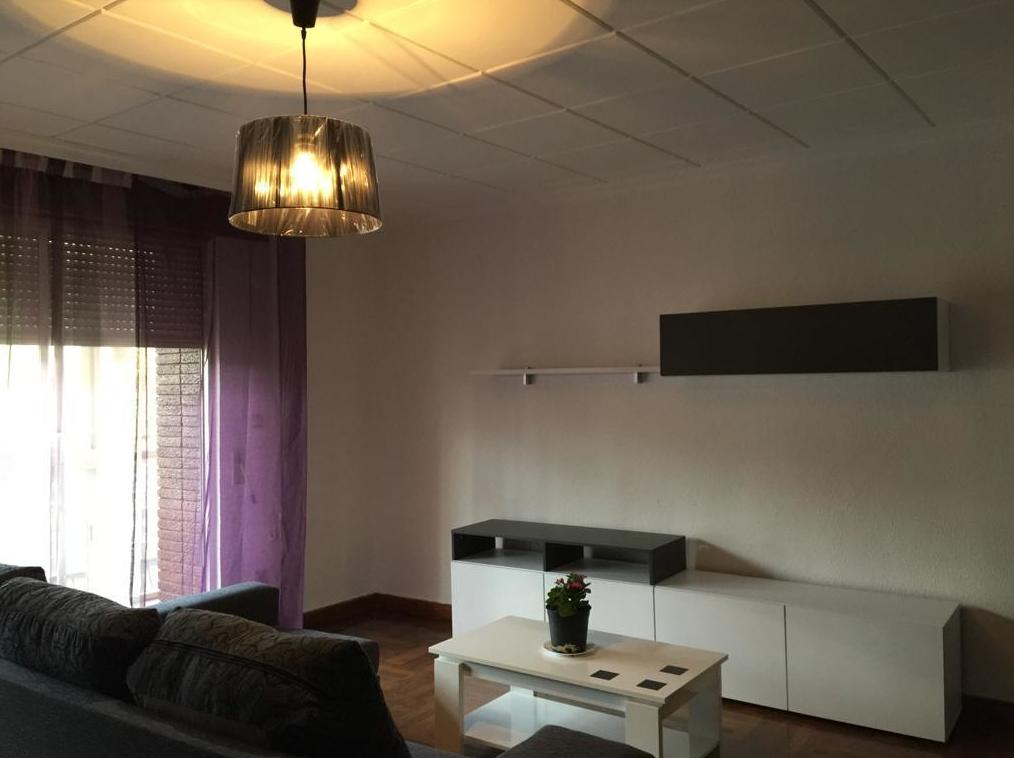 Alquiler. Piso para estudiantes. Curso universitario. Recogidas: Inmuebles de JP Inmobiliaria Alquiler. Piso para estudiantes. Curso universitario. Recogidas: Inmuebles de JP Inmobiliaria
