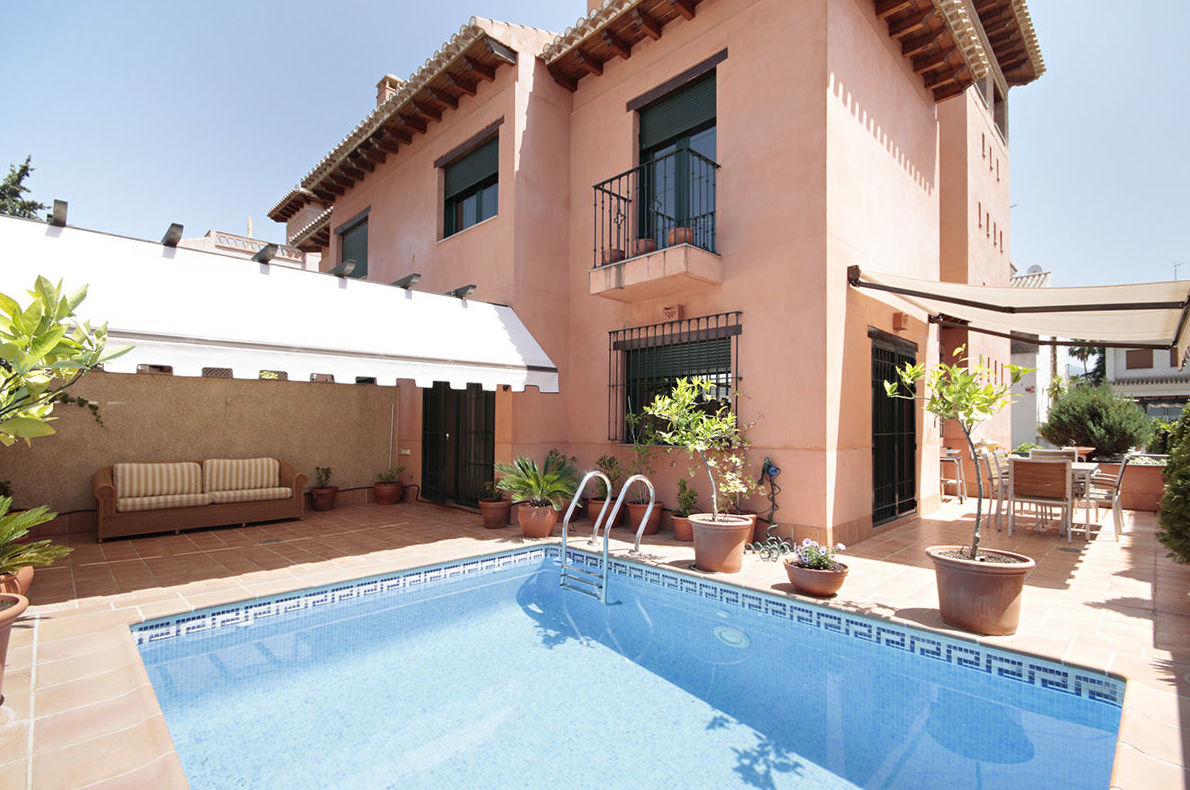 Casa en alquiler. Piscina propia. 2 salones. Aire acondicionado. Serrallo: Inmuebles de JP Inmobiliaria Casa en alquiler. Piscina propia. 2 salones. Aire acondicionado. Serrallo: Inmuebles de JP Inmobiliaria