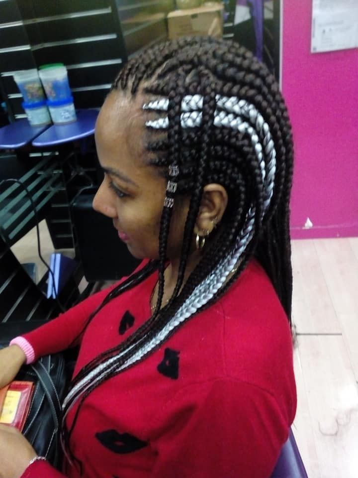 Corte y color: Rastas africanas y mucho más de Peluquería Las Marías Corte y color: Rastas africanas y mucho más de Peluquería Las Marías