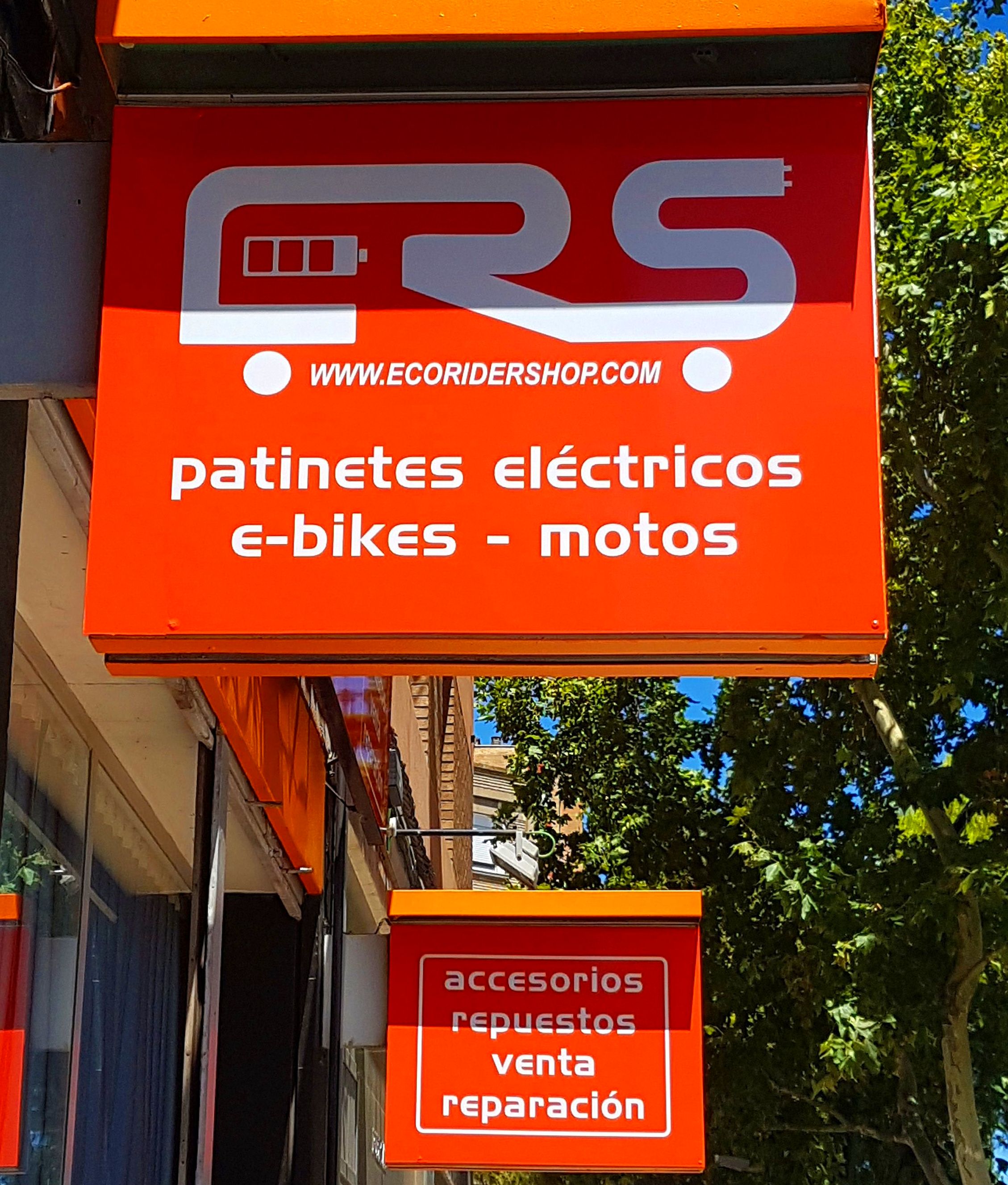Taller de reparación y venta en Zaragoza de patinetes eléctricos y bicicletas