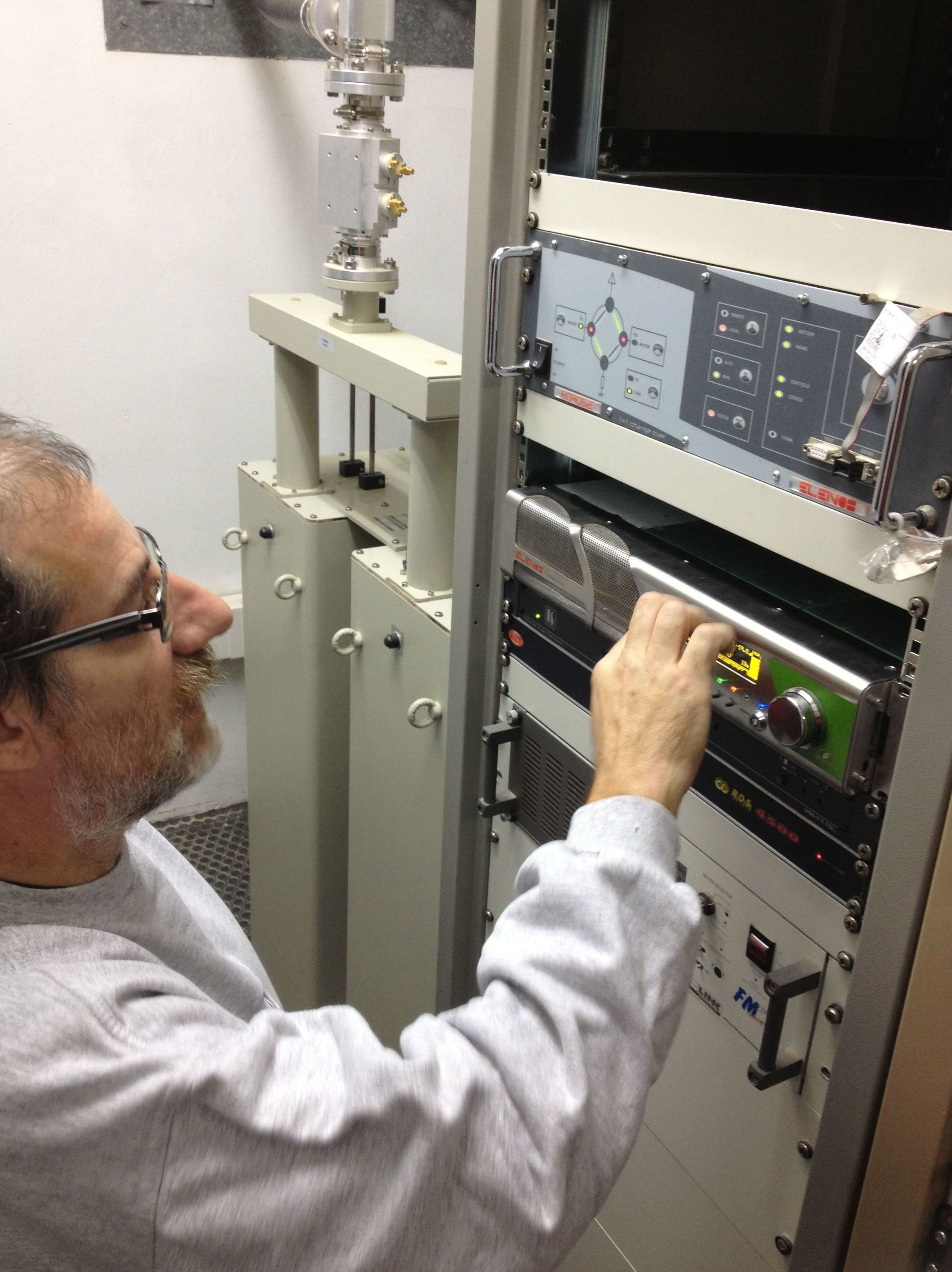 Emisoras FM: Servicios de Electrònica Serret Emisoras FM: Servicios de Electrònica Serret