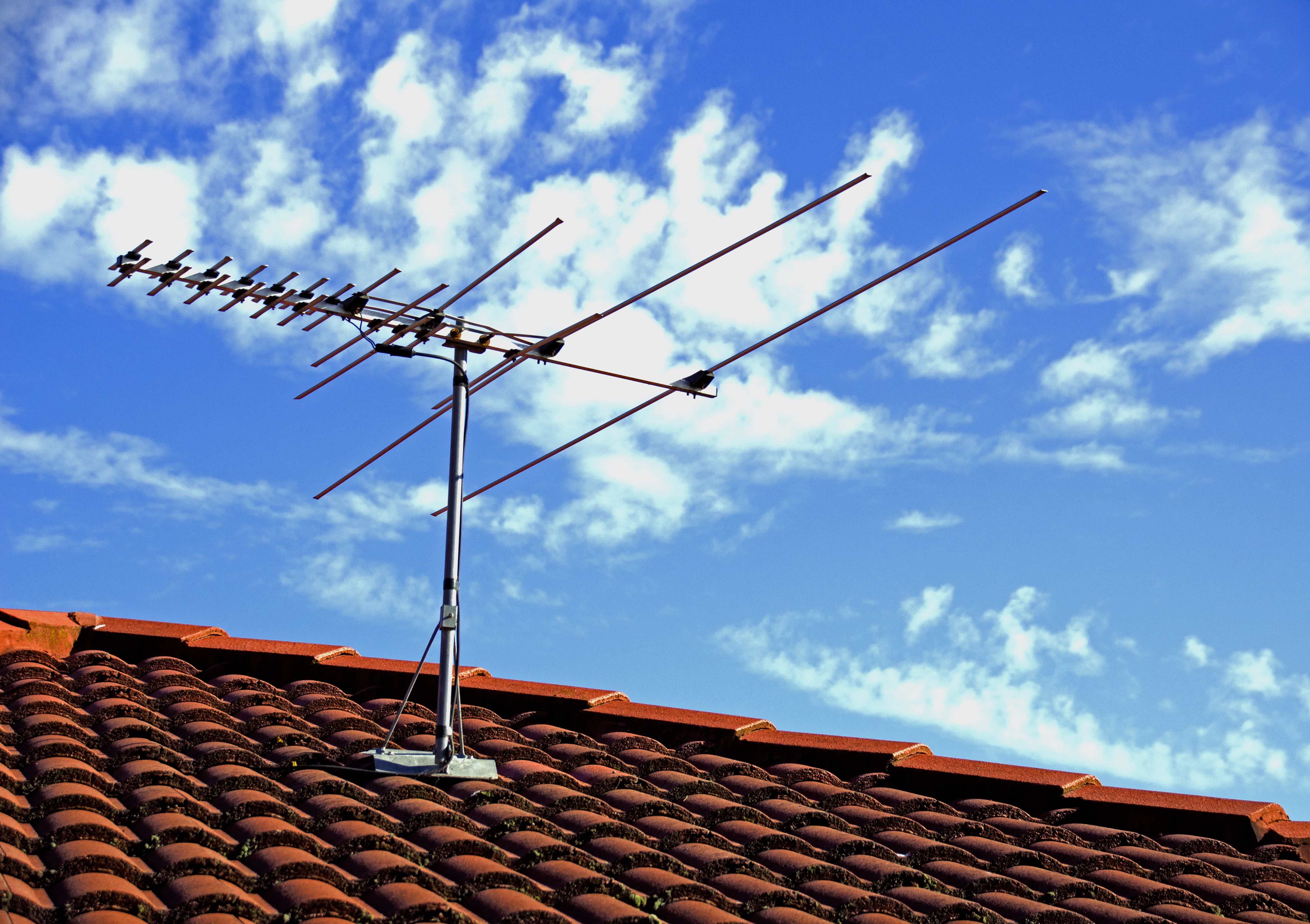 Antenas: Servicios de Electrònica Serret Antenas: Servicios de Electrònica Serret