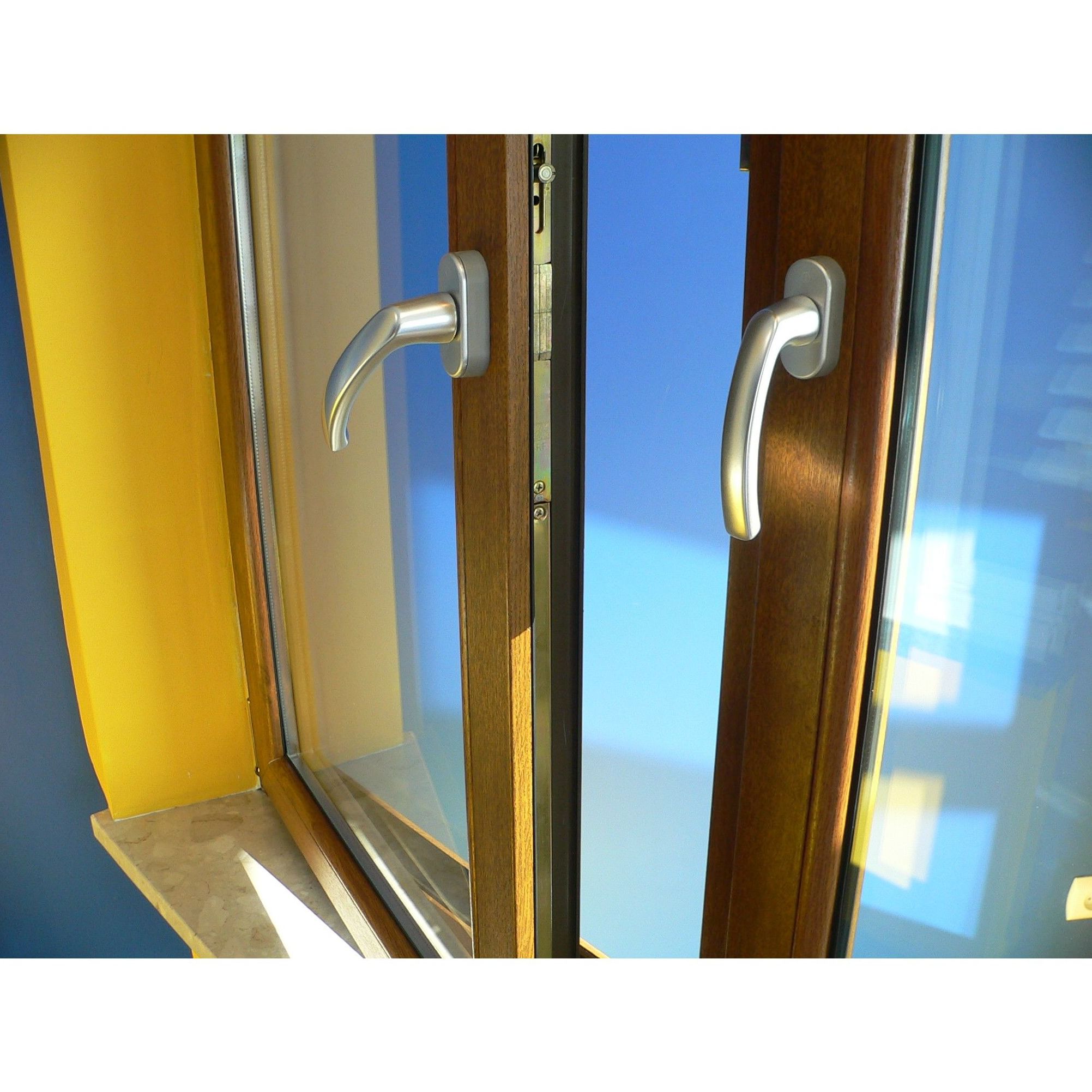 Ventanas abatibles: Productos y Servicios de Carpintería de Aluminio Pérez Gallego Ventanas abatibles: Productos y Servicios de Carpintería de Aluminio Pérez Gallego