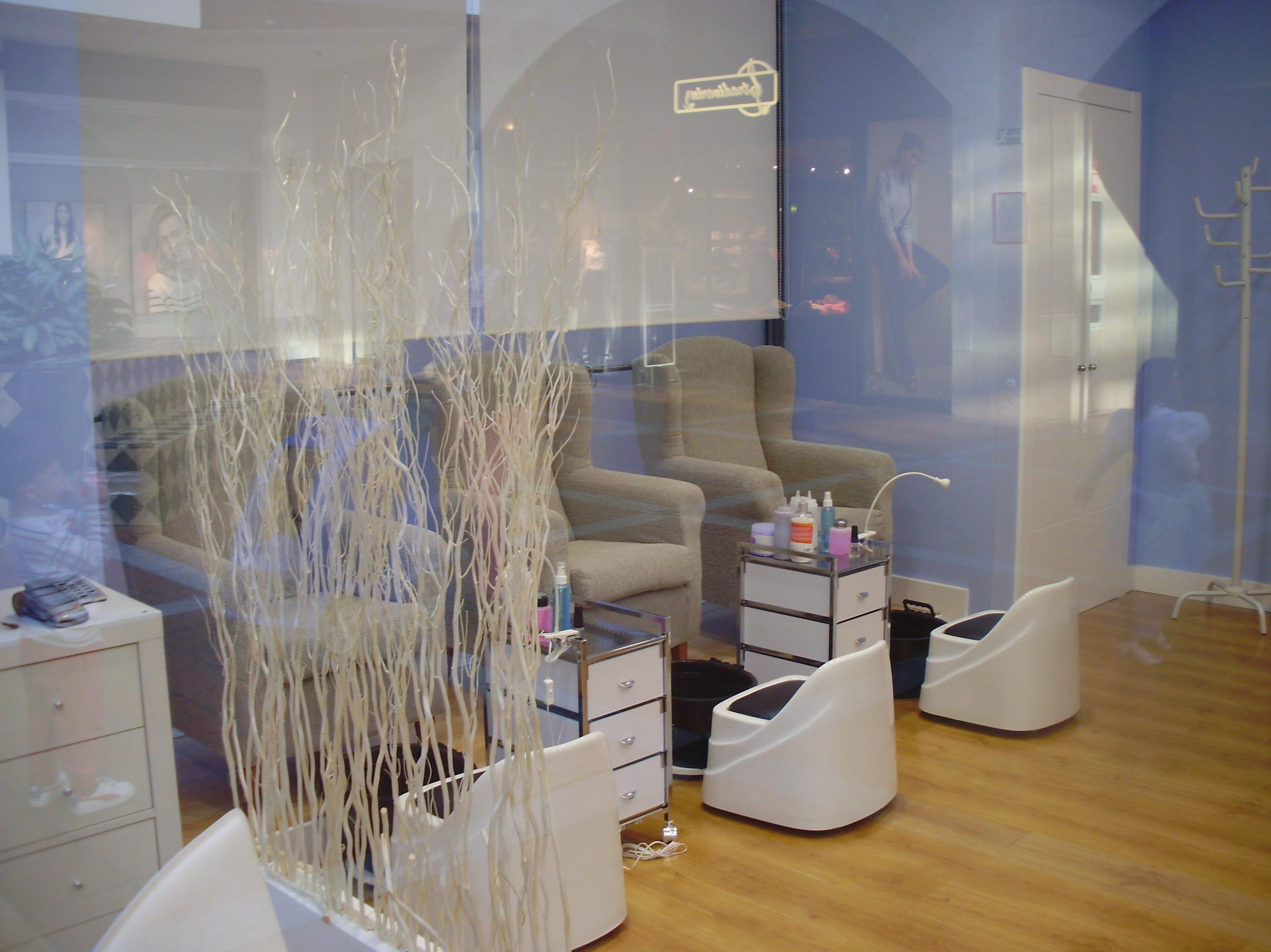 MANTENIMIENTO DE CEJAS CON HILO: Servicios de Locura de Manicura - Gran Vía de Hortaleza MANTENIMIENTO DE CEJAS CON HILO: Servicios de Locura de Manicura - Gran Vía de Hortaleza
