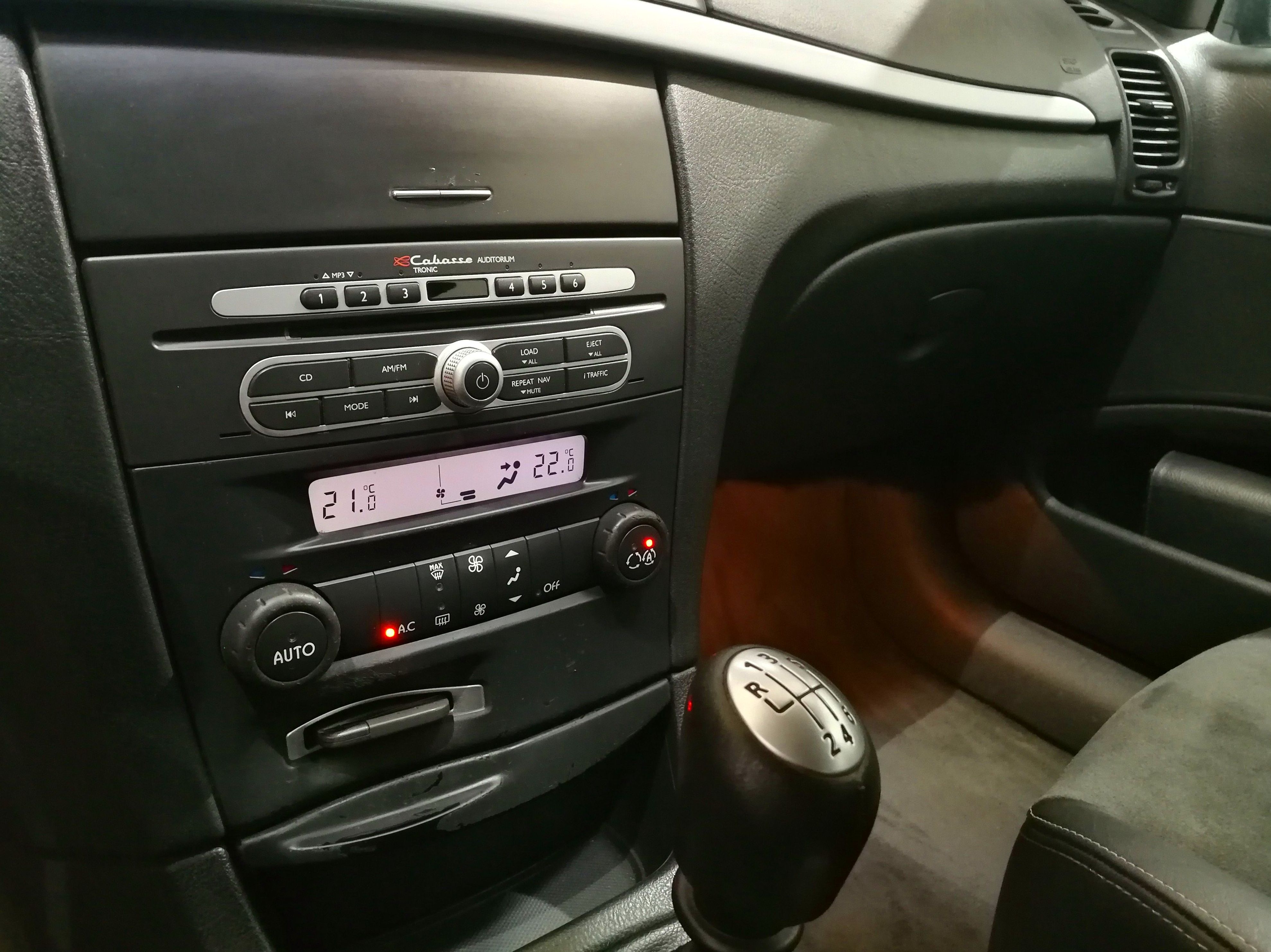 Renault Laguna 2.2DCI Luxe Dynamique: SERVICIOS Y STOCK DE COCHES de Vaquerizo Motor Renault Laguna 2.2DCI Luxe Dynamique: SERVICIOS Y STOCK DE COCHES de Vaquerizo Motor
