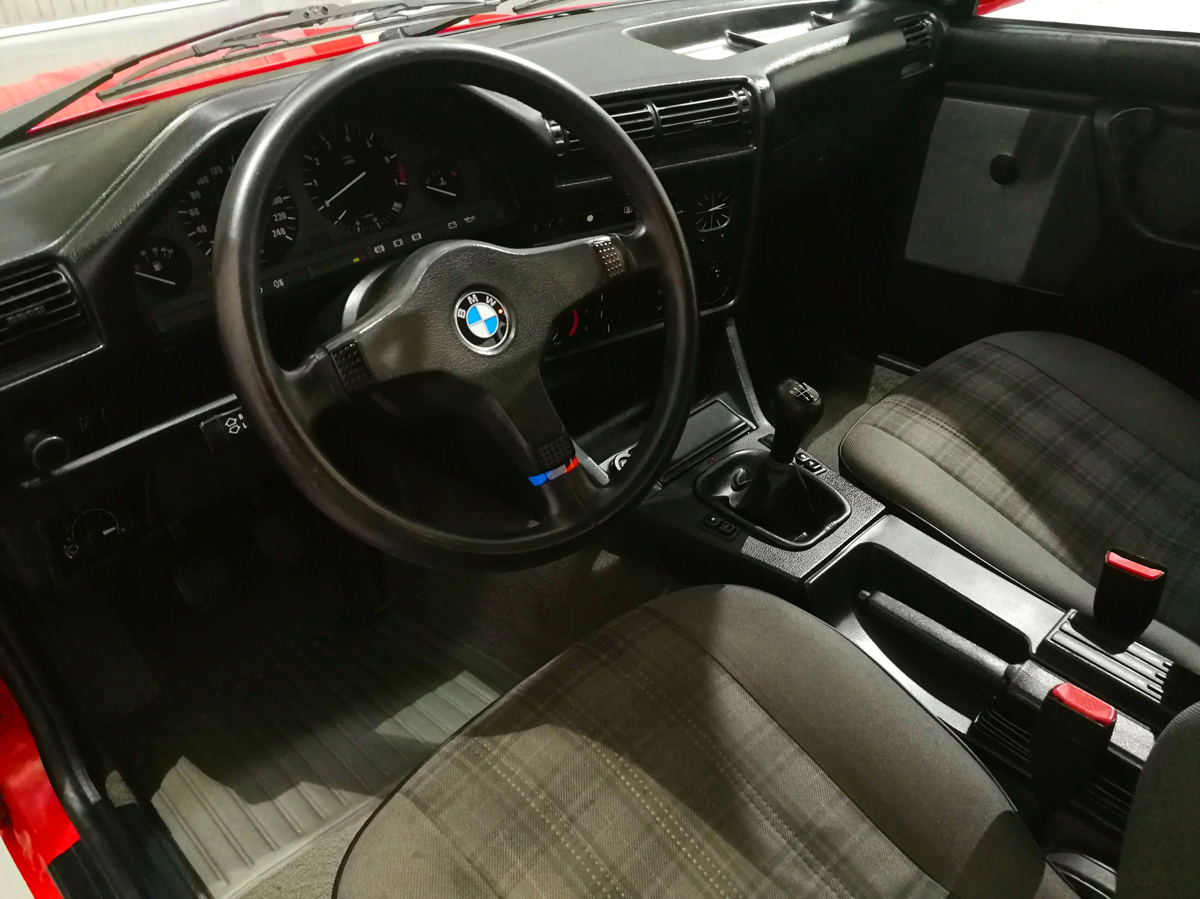 BMW 318is e30: SERVICIOS Y STOCK DE COCHES de Vaquerizo Motor BMW 318is e30: SERVICIOS Y STOCK DE COCHES de Vaquerizo Motor