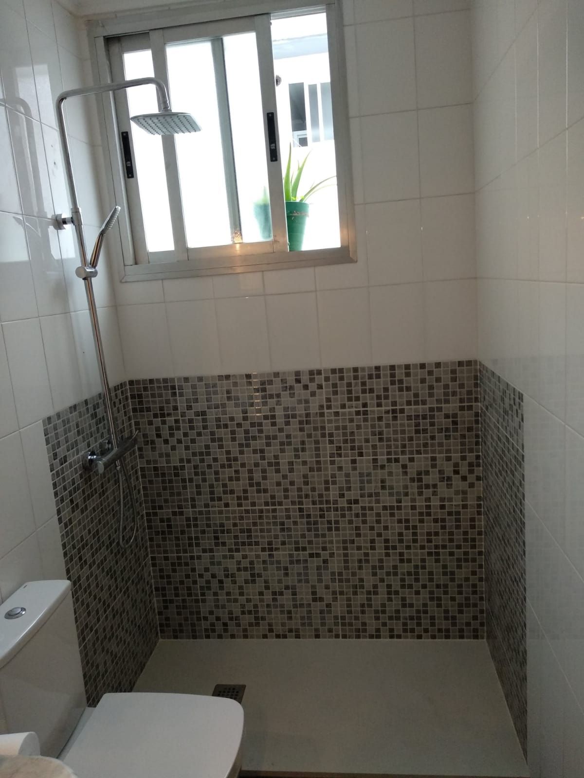 Montaje y venta de grifería, calderas, muebles y platos de ducha: Servicios de Urola Iturgintza Montaje y venta de grifería, calderas, muebles y platos de ducha: Servicios de Urola Iturgintza