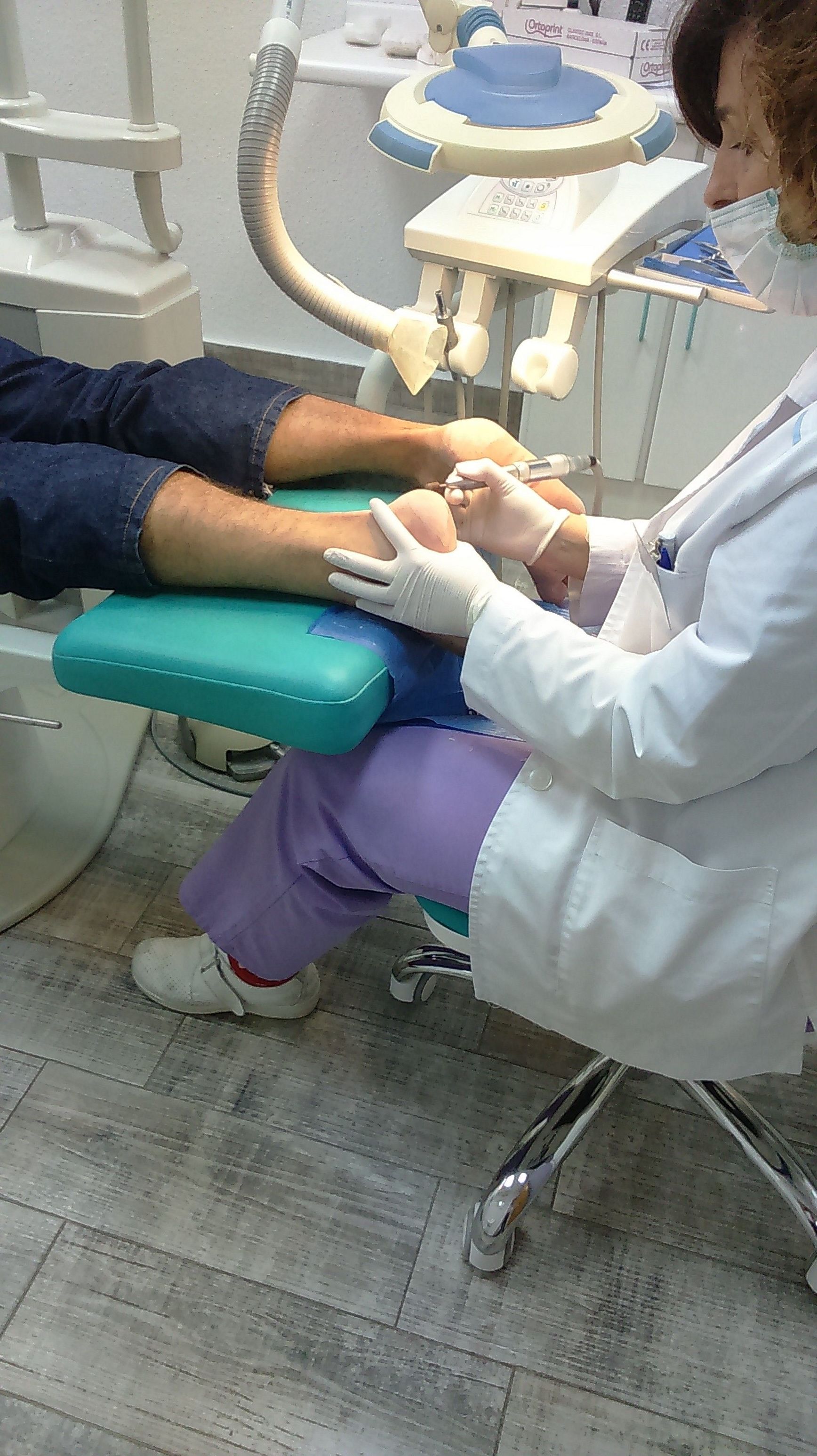 Tratamiento Quiropodológico: Tratamiento periódico de todo tipo de patología ungueal y dérmica en la zona del pie