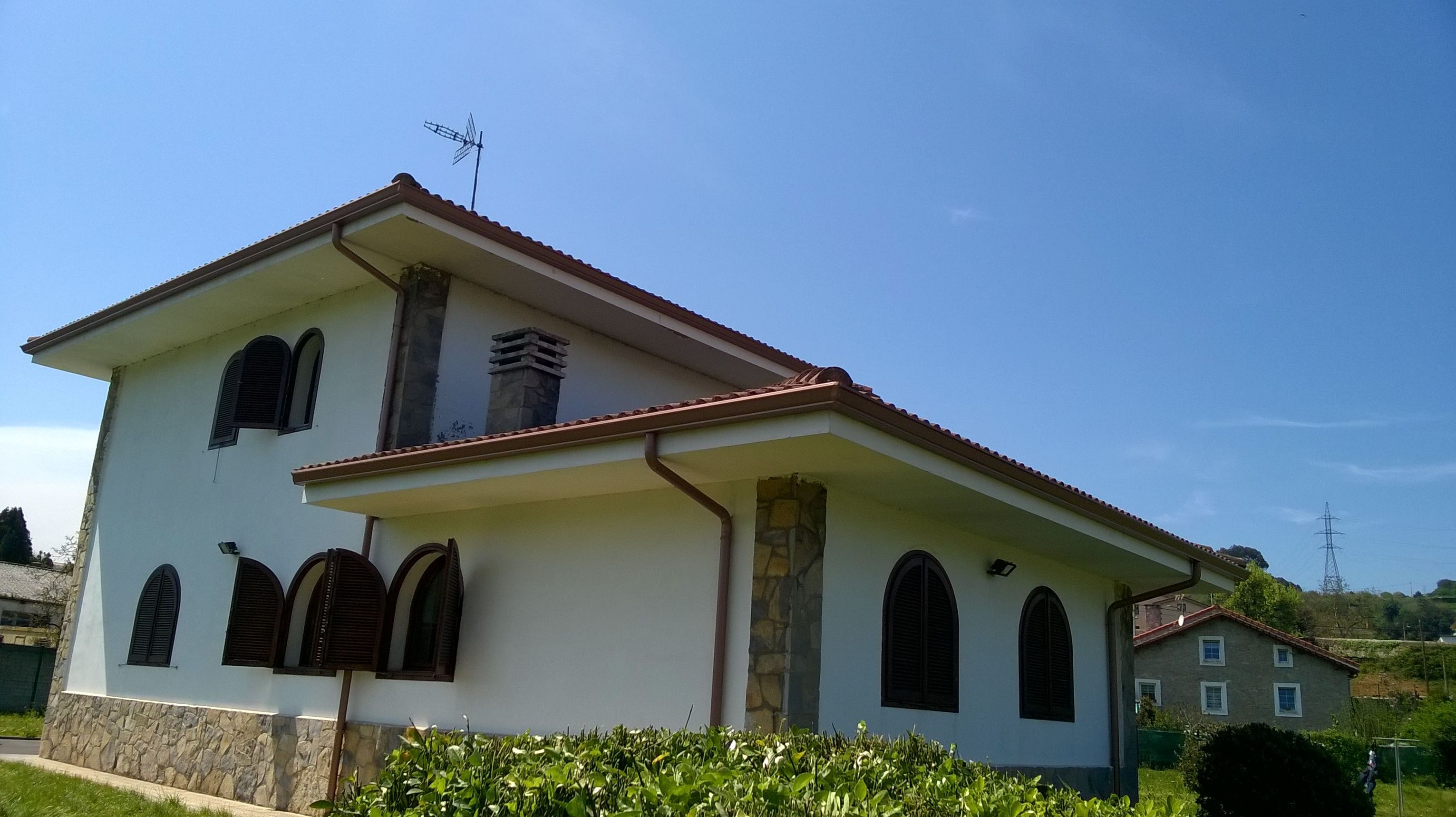 Renovación de canalones en Astuiras Renovación de canalones en Astuiras