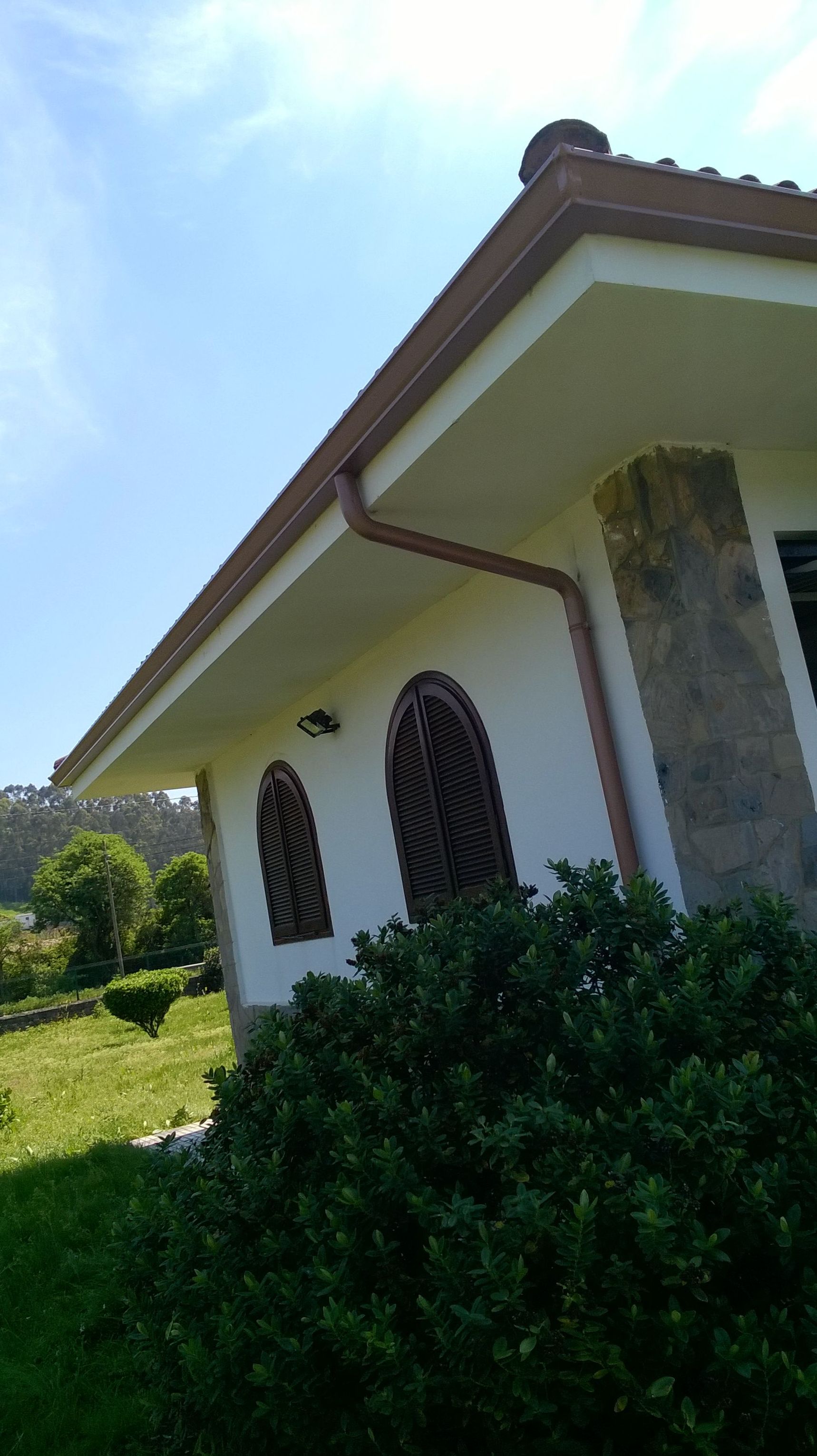 Renovación de canalones en Astuiras Renovación de canalones en Astuiras