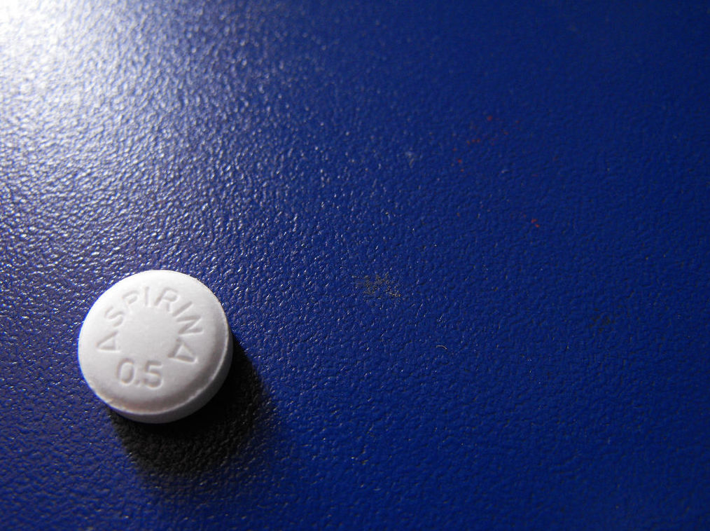¿Una aspirina al día para cuidar el corazón? Un nuevo estudio abre el debate.