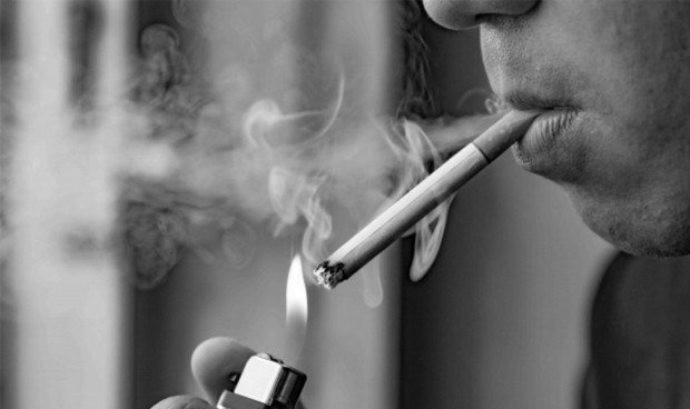 La guerra contra el tabaco, un ejemplo para luchar contra los antivacunas }}