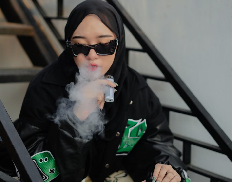 El 19% de los adolescentes vapea y el 13% fuma, según un estudio }}