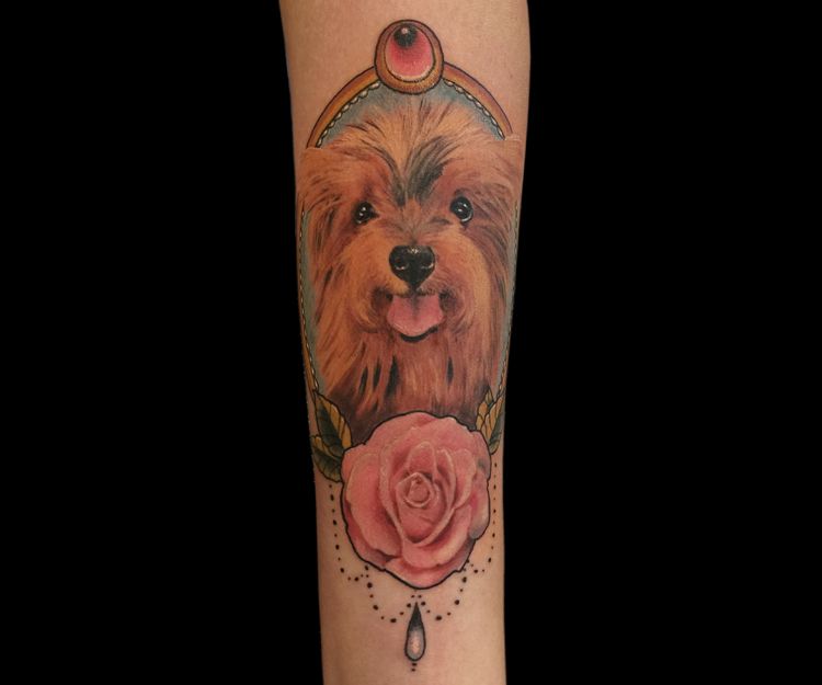 El Flaco - Tatuaje de perrito en Ibiza