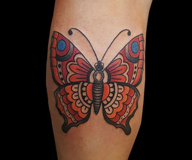 Karol - Tatuaje de papallona en Ibiza