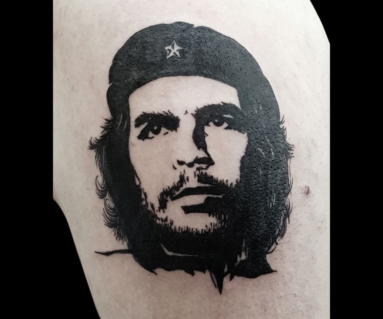 Karol - Tatuaje del Che en Ibiza