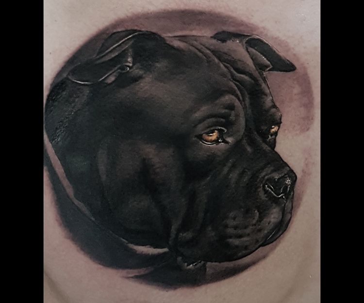El Flaco - Tatuaje de perro negro en Ibiza