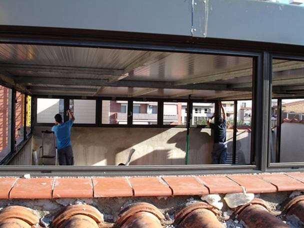 Techos y paredes de aluminio: Servicios de Cristalería Rosellón Techos y paredes de aluminio: Servicios de Cristalería Rosellón