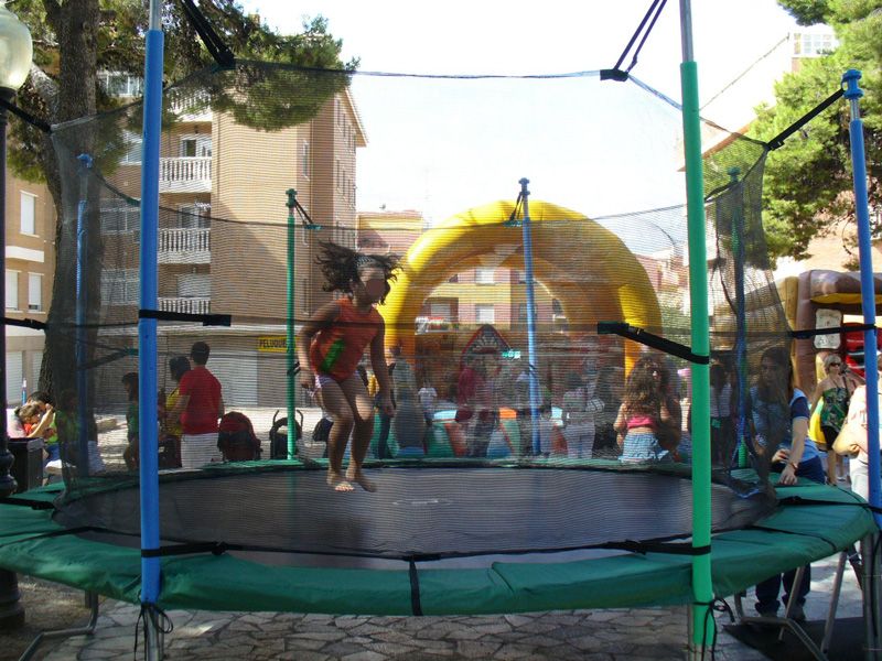 Atracciones: Servicios de Mar Espectáculos Atracciones: Servicios de Mar Espectáculos
