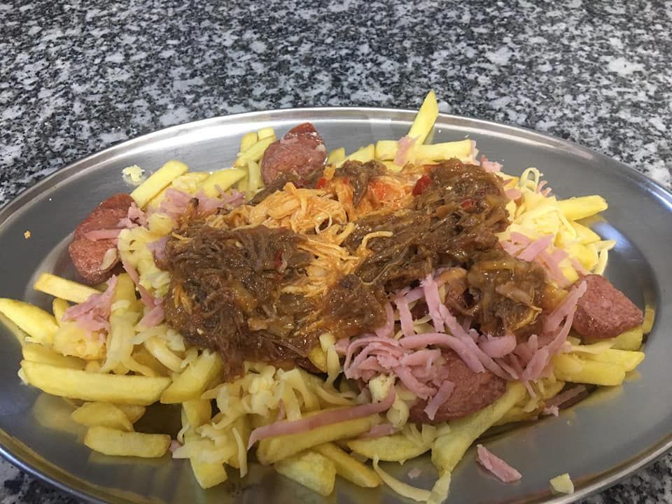 Papas Locas y Salchipapas: Nuestra Carta de Mónica&Mingo Papas Locas y Salchipapas: Nuestra Carta de Mónica&Mingo