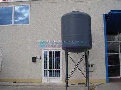 Depósitos verticales con patas metálicas: Servicios y Productos de Poliéster Luis Pino Depósitos verticales con patas metálicas: Servicios y Productos de Poliéster Luis Pino