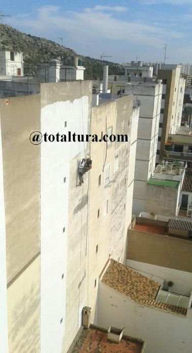 Reparaciones urgentes 24 horas: Trabajos verticales de Verticales Totaltura S.L.U. Reparaciones urgentes 24 horas: Trabajos verticales de Verticales Totaltura S.L.U.