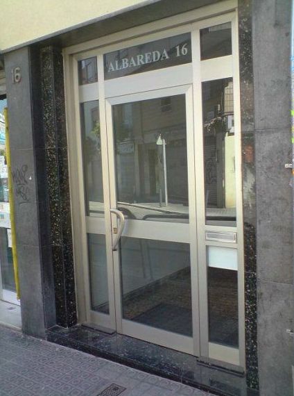 Puertas de aluminio : Especialidades de Comercial Reyes Puertas de aluminio : Especialidades de Comercial Reyes