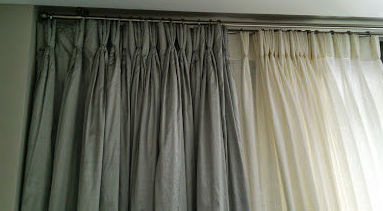 Tapicero Raúl Cuesta, visillos y cortinas forradas con muletón, cabeza con pinzas en barra Tapicero Raúl Cuesta, visillos y cortinas forradas con muletón, cabeza con pinzas en barra