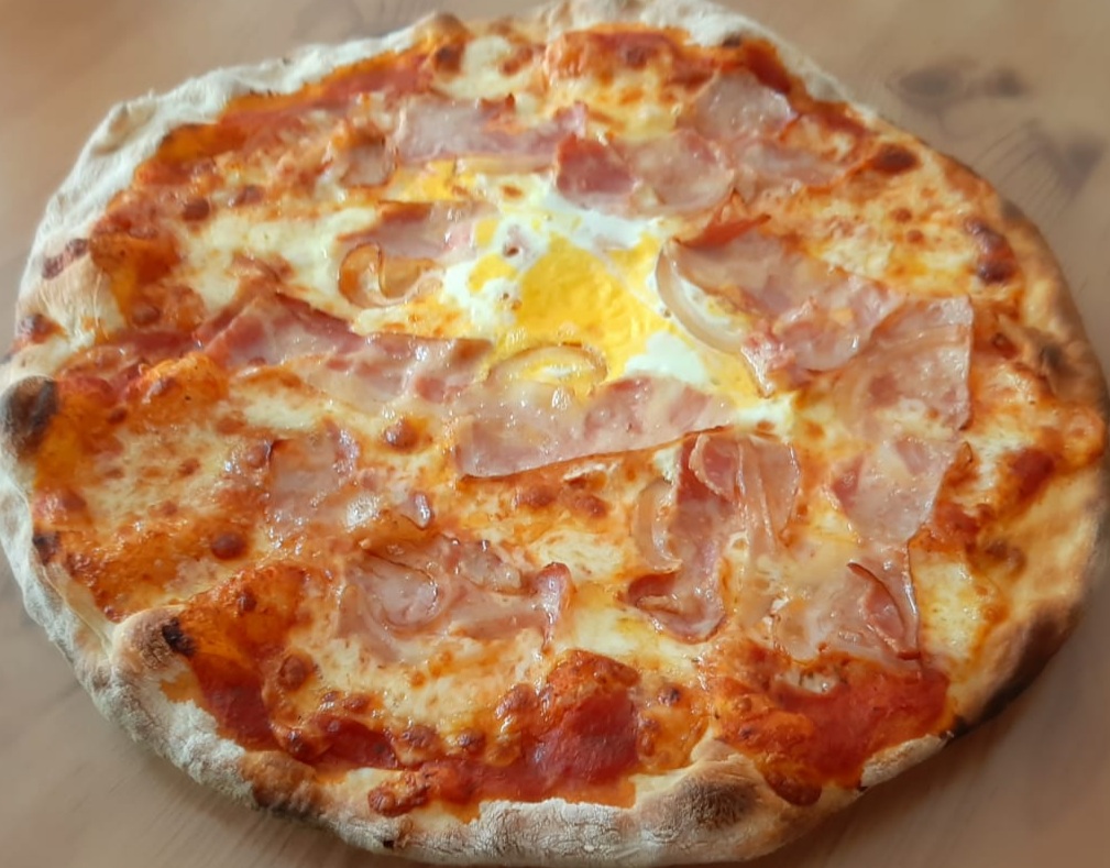 PIZZA BACON: Nuestras Pizzas de Pizzería Las Tres B PIZZA BACON: Nuestras Pizzas de Pizzería Las Tres B