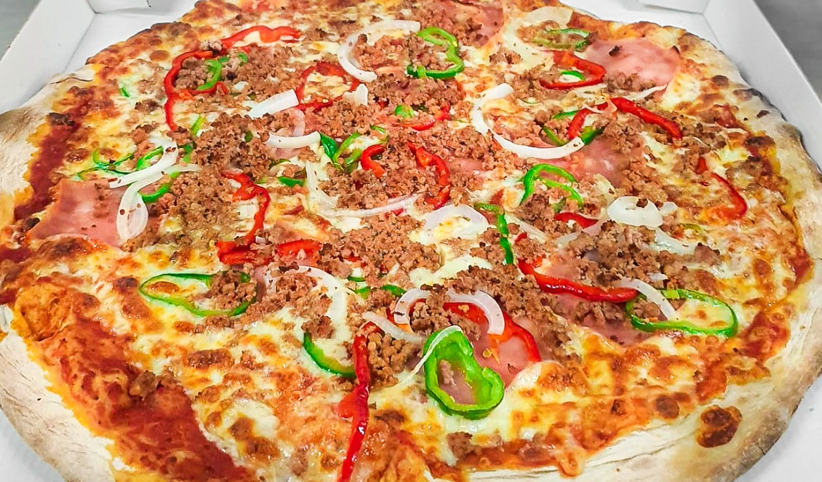 PIZZA LAS TRES B: Nuestras Pizzas de Pizzería Las Tres B PIZZA LAS TRES B: Nuestras Pizzas de Pizzería Las Tres B