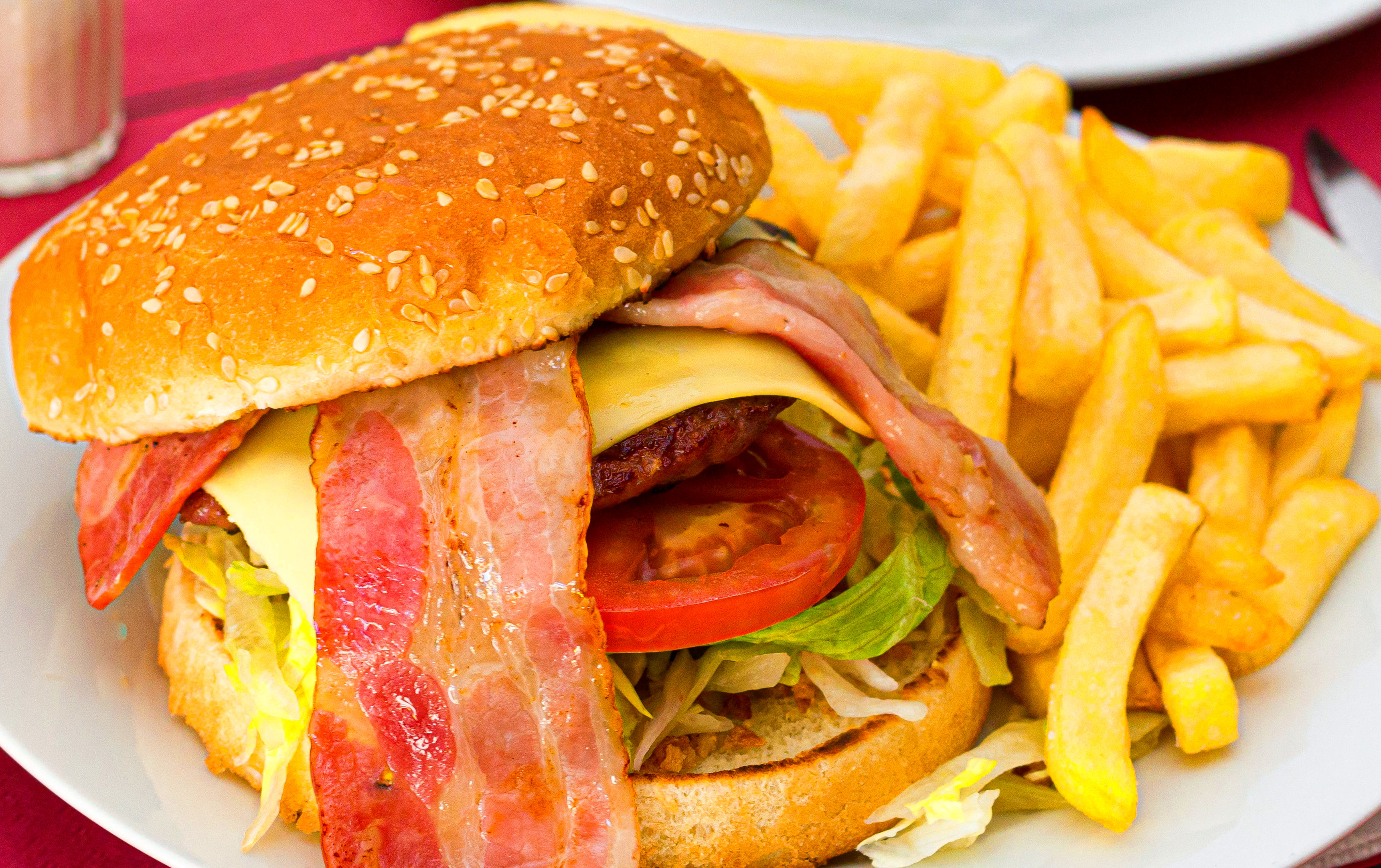 HAMBURGUESA BACON CHEESE : Nuestras Pizzas de Pizzería Las Tres B HAMBURGUESA BACON CHEESE : Nuestras Pizzas de Pizzería Las Tres B