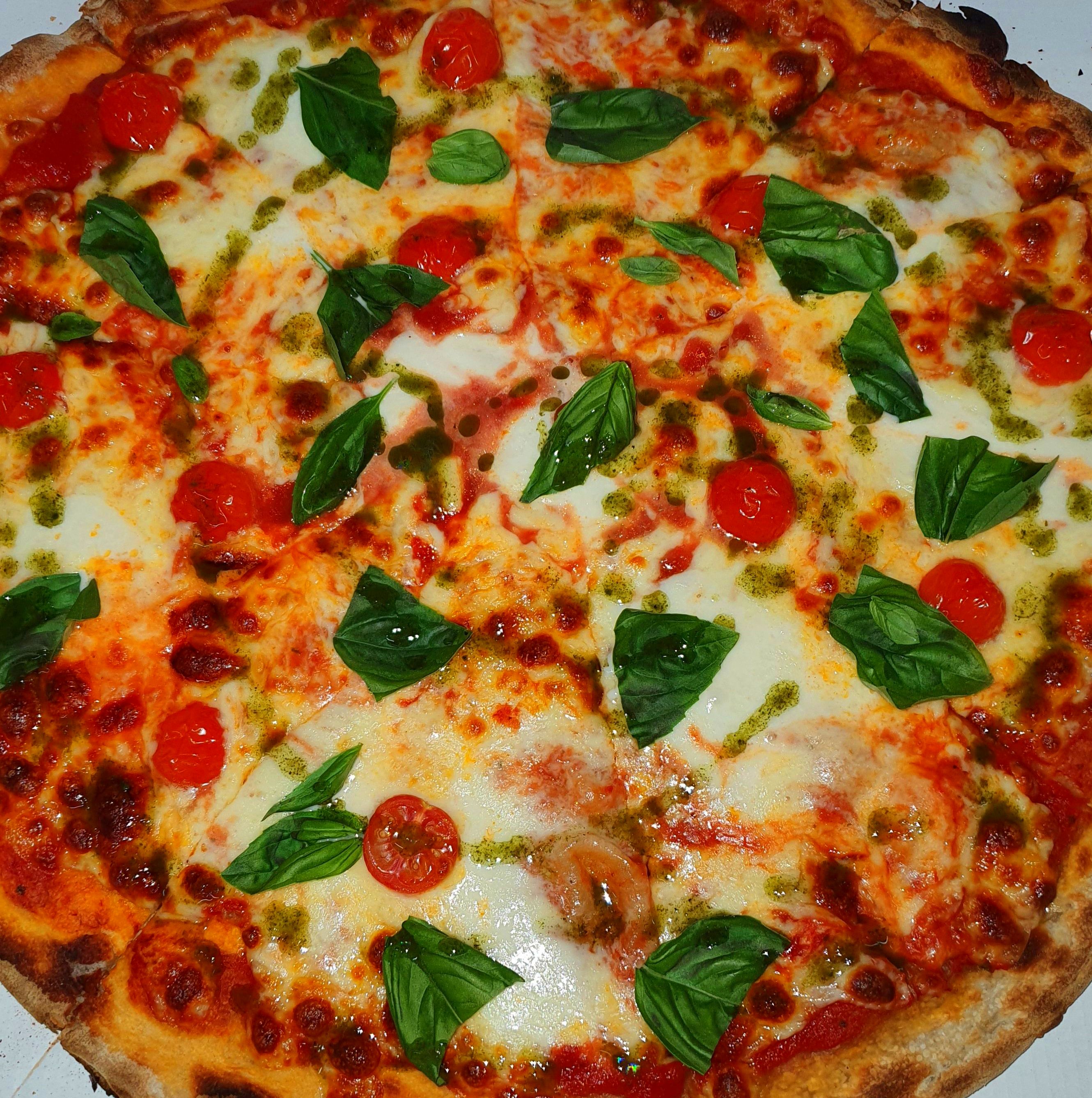 PIZZA ESPECIALES CAPRESE : Nuestras Pizzas de Pizzería Las Tres B PIZZA ESPECIALES CAPRESE : Nuestras Pizzas de Pizzería Las Tres B