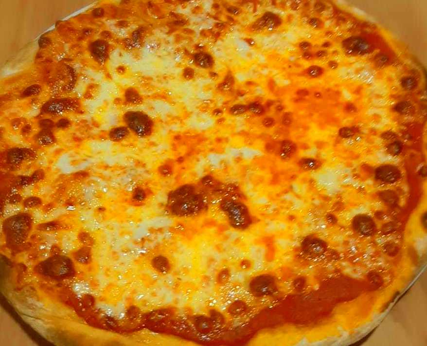 PIZZA MARGARITA : Nuestras Pizzas de Pizzería Las Tres B PIZZA MARGARITA : Nuestras Pizzas de Pizzería Las Tres B