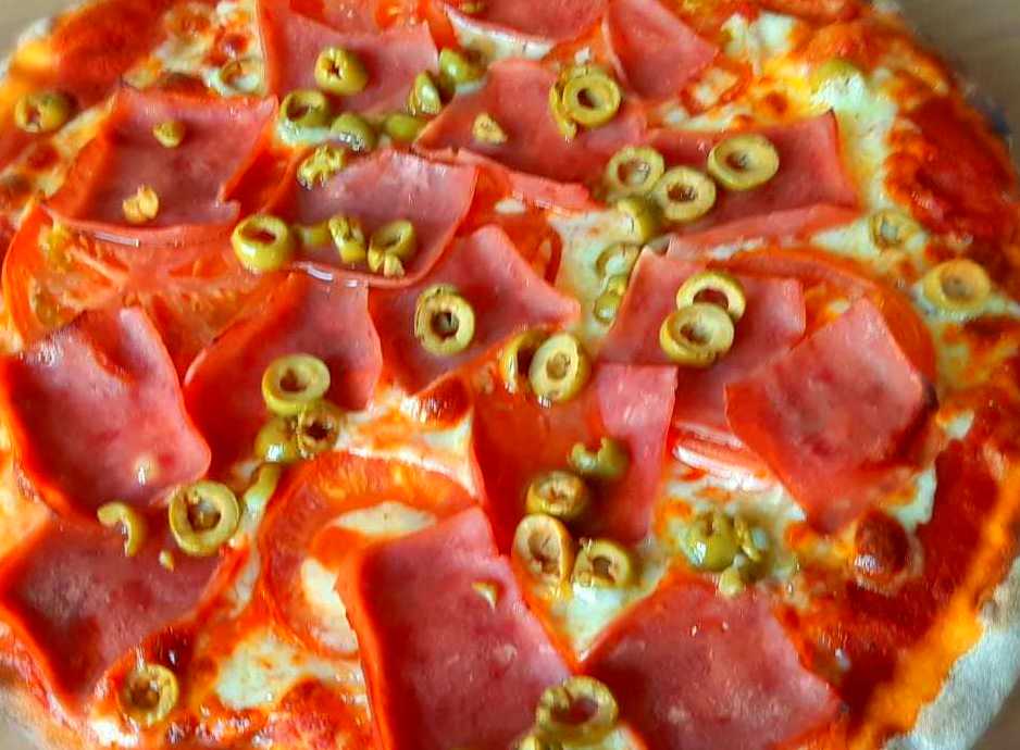 PIZZA NAPOLITANA DE JAMÓN DE YORK PIZZA NAPOLITANA DE JAMÓN DE YORK