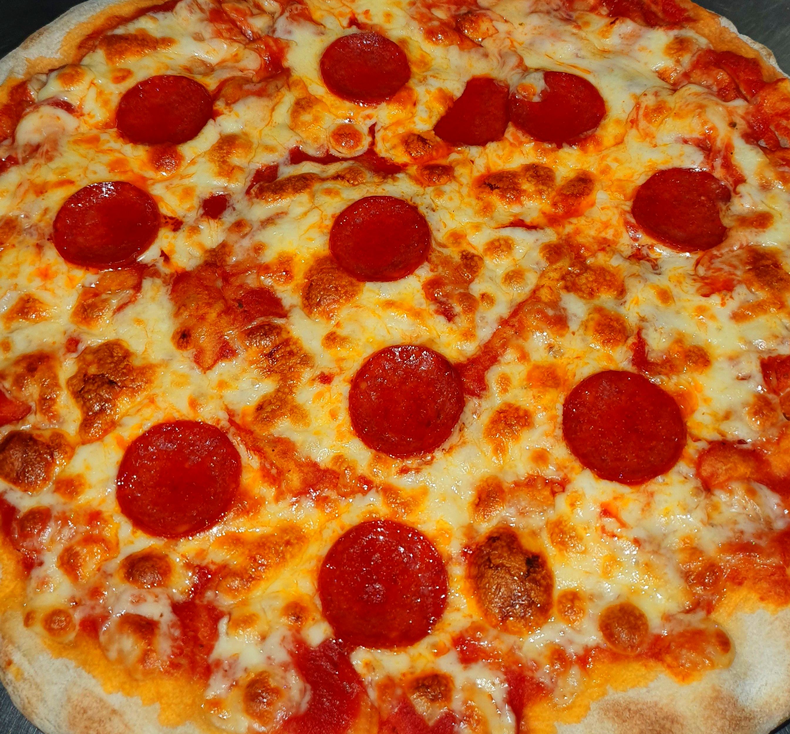 Pizza pepperoni : Nuestras Pizzas de Pizzería Las Tres B Pizza pepperoni : Nuestras Pizzas de Pizzería Las Tres B