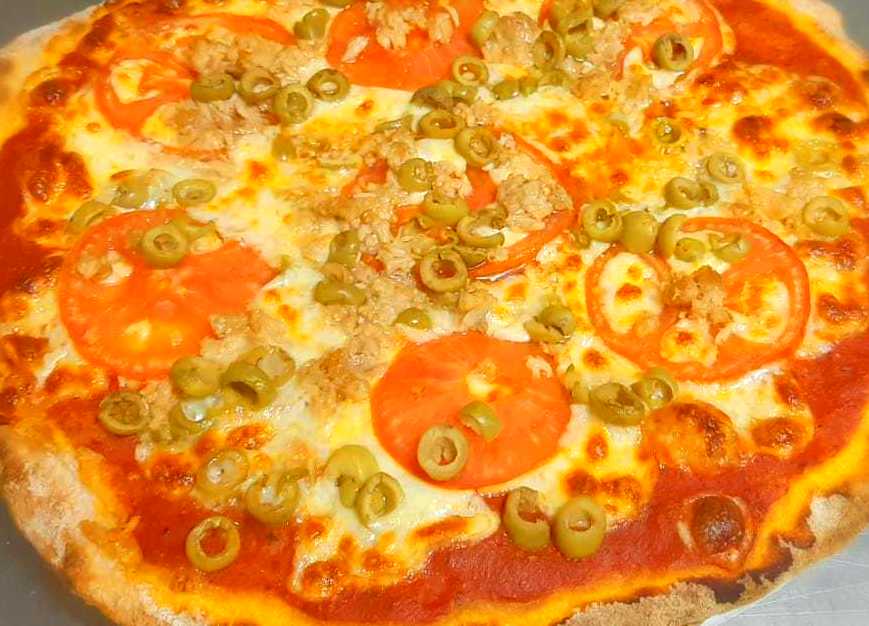 PIZZA NAPOLITANA DE ATÚN PIZZA NAPOLITANA DE ATÚN