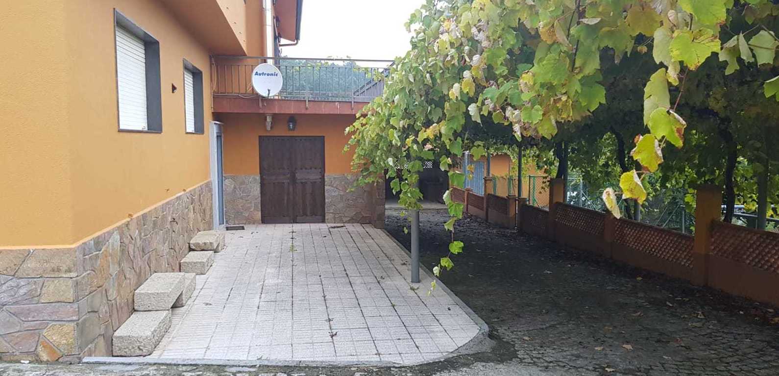 CASA EN O ROSAL: Servicios de Inmobiliaria Mosteiro CASA EN O ROSAL: Servicios de Inmobiliaria Mosteiro