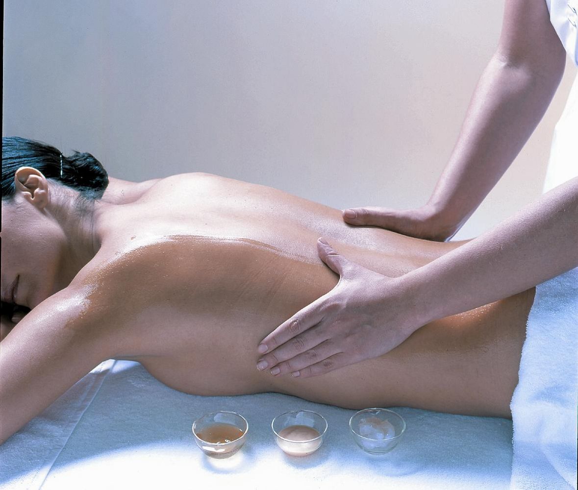 Masaje vital corporal (espalda, piernas, planta del pie): MASAJES de Fisioterapia Carlos Pérez Masaje vital corporal (espalda, piernas, planta del pie): MASAJES de Fisioterapia Carlos Pérez