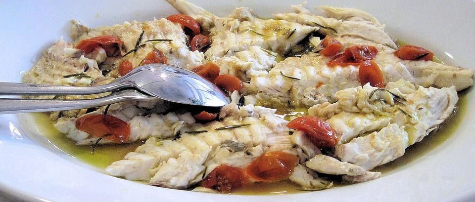 Pescados de la costa: Especialidades de Marisquería Cervecería El Marisco Rojo Pescados de la costa: Especialidades de Marisquería Cervecería El Marisco Rojo