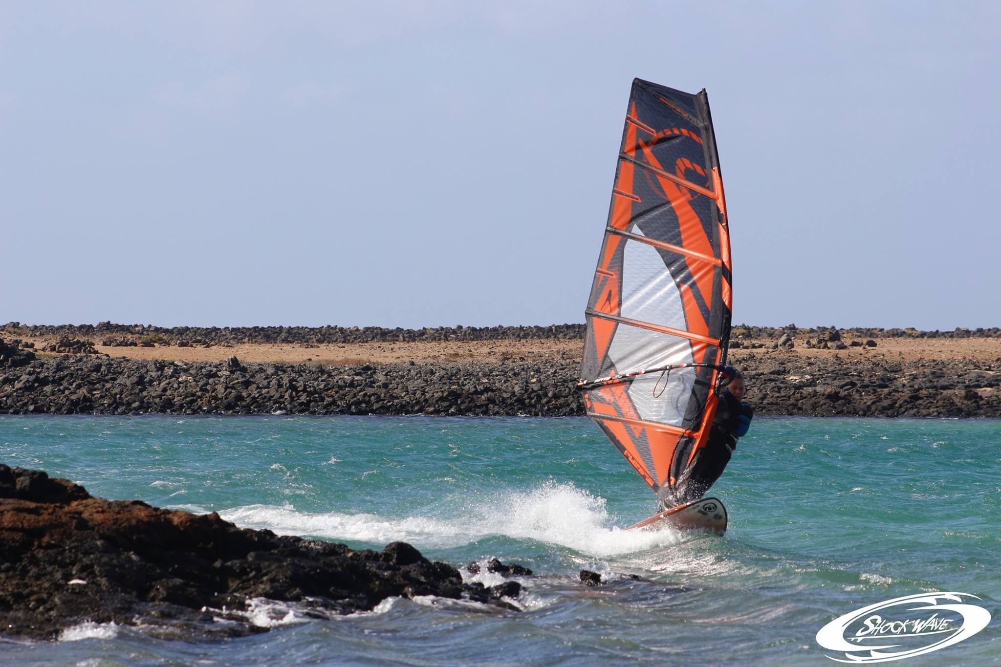 Cursos de windsurf: Servicios de Shock Wave Surf School Cursos de windsurf: Servicios de Shock Wave Surf School
