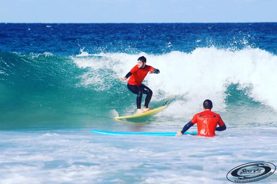 Cursos de surf: Servicios de Shock Wave Surf School Cursos de surf: Servicios de Shock Wave Surf School