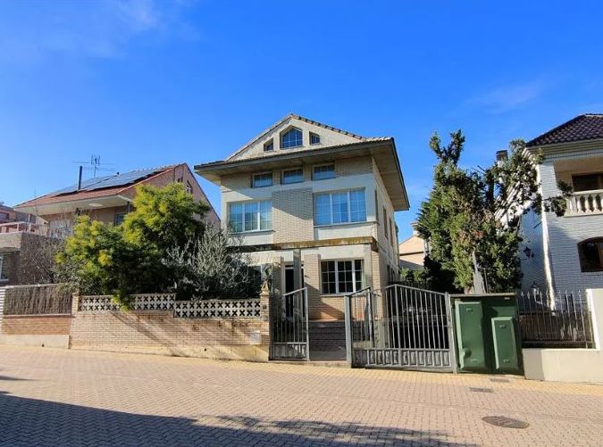 Montecanal, Avenida Ilustración nº 28, chalet individual, parcela 300 metros, PVP 500.000 €